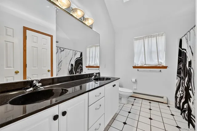 $899,000 | 8 Alloway Crescent, Highland Mills, NY 10930