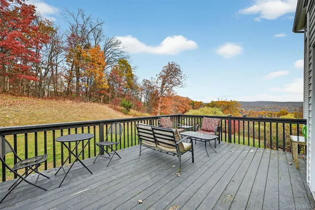 $899,000 | 8 Alloway Crescent, Highland Mills, NY 10930