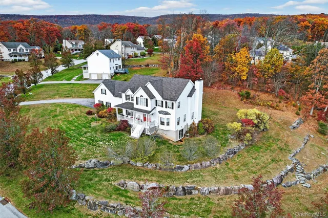 $899,000 | 8 Alloway Crescent, Highland Mills, NY 10930