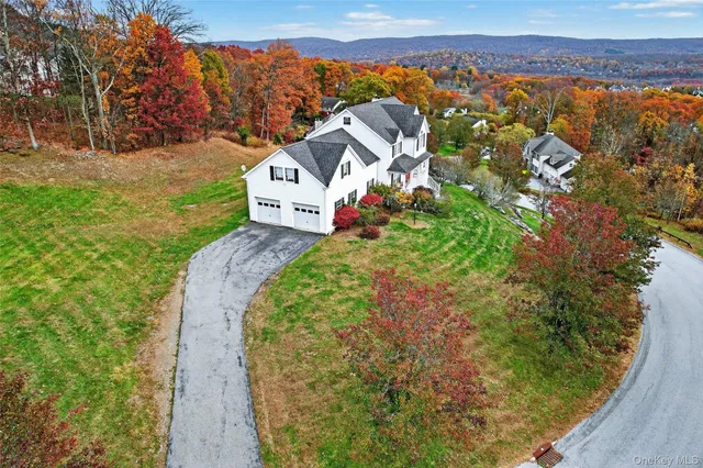 $899,000 | 8 Alloway Crescent, Highland Mills, NY 10930