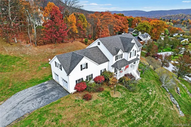 $899,000 | 8 Alloway Crescent, Highland Mills, NY 10930