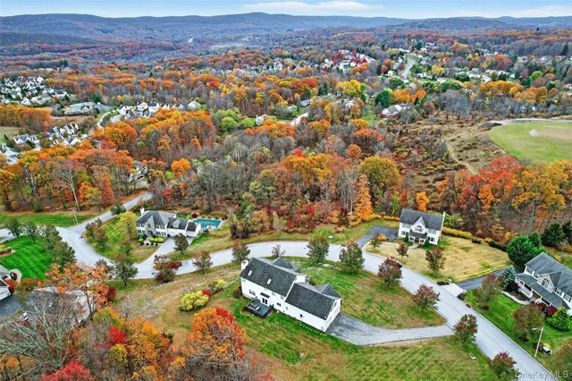 $899,000 | 8 Alloway Crescent, Highland Mills, NY 10930