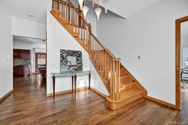 $899,000 | 8 Alloway Crescent, Highland Mills, NY 10930