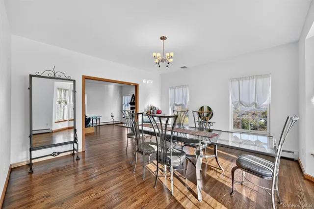 $899,000 | 8 Alloway Crescent, Highland Mills, NY 10930