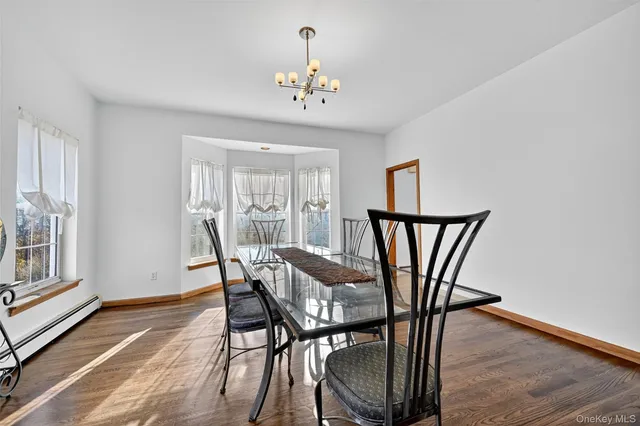 $899,000 | 8 Alloway Crescent, Highland Mills, NY 10930