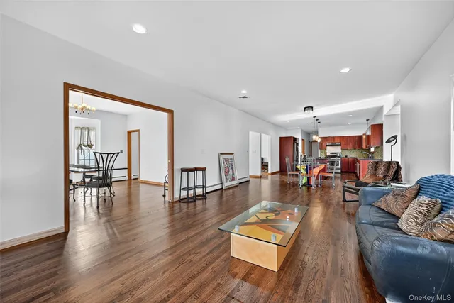 $899,000 | 8 Alloway Crescent, Highland Mills, NY 10930