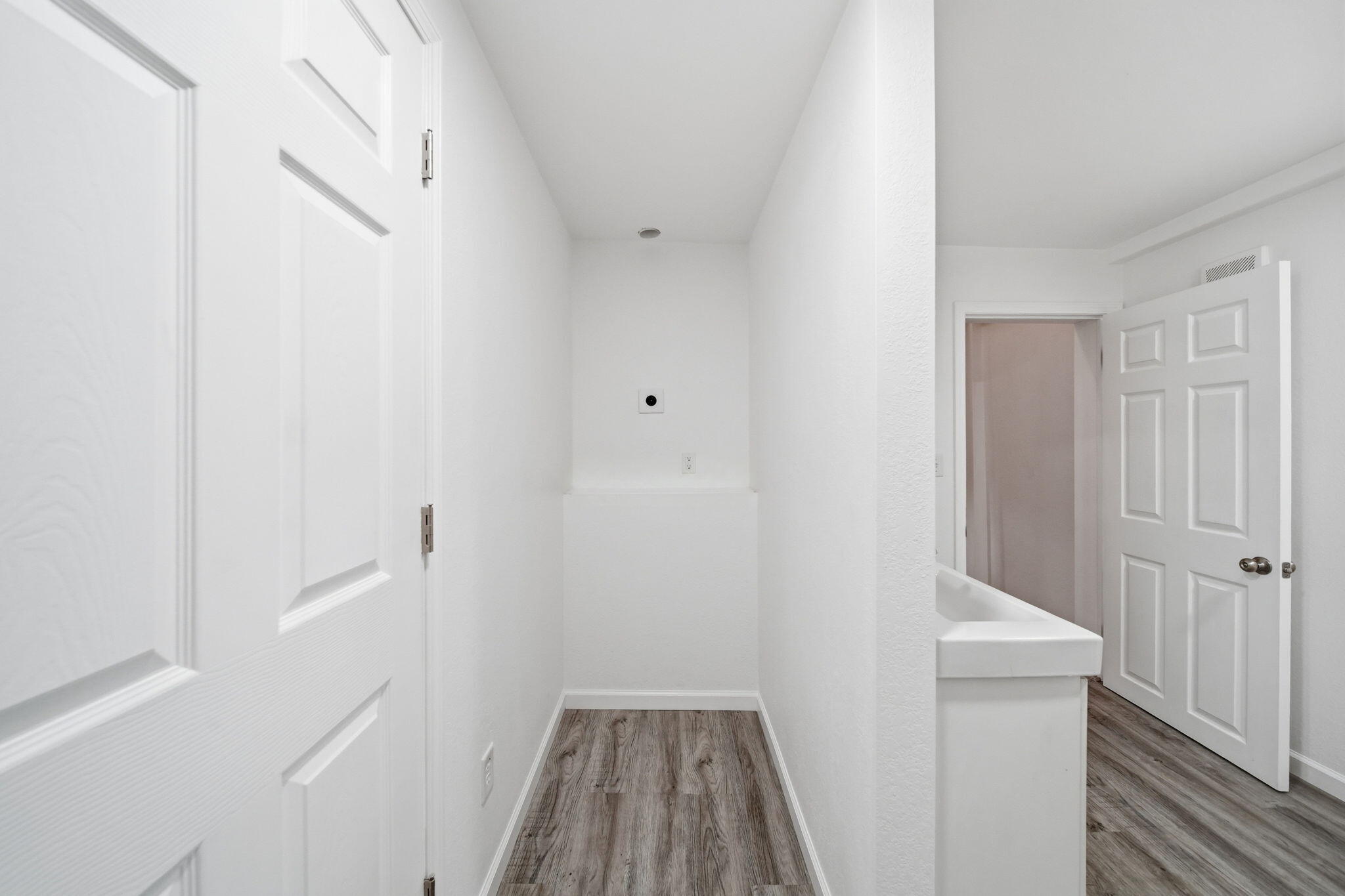 10500 Moscow Road Jonesville, MI 49250 - Photo 25 of 57 Laundry/Bath