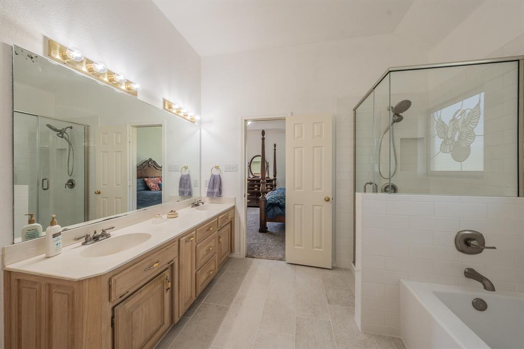 2305 Floyd Hampton Road Crowley, TX 76036 - Photo 16 of 40