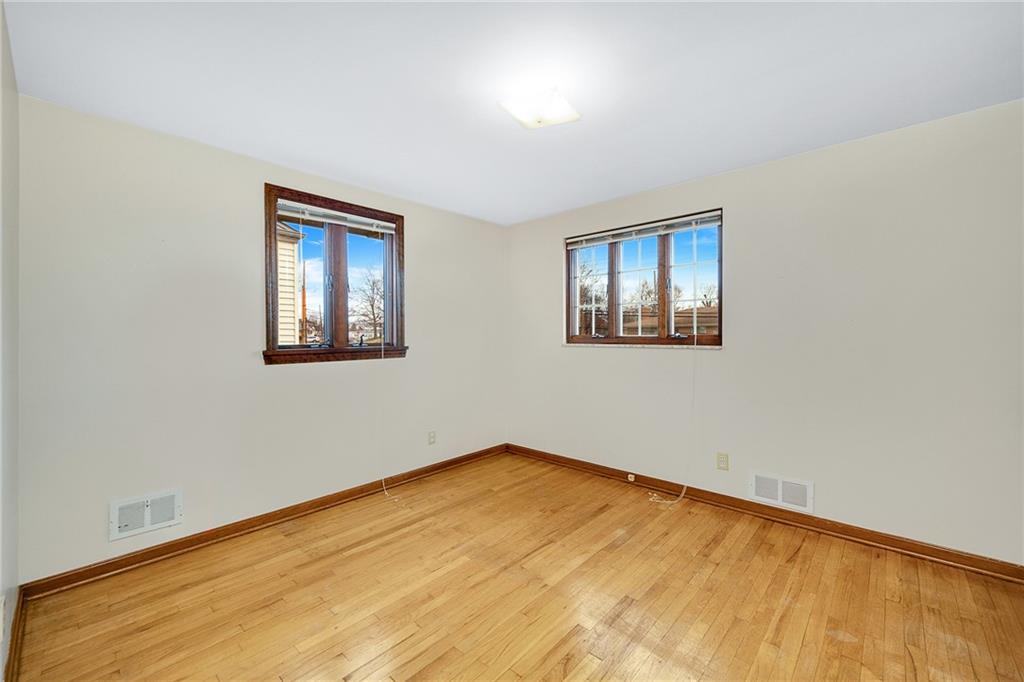 124 Rose Leaf Road Pittsburgh, PA 15220 - Photo 11 of 25 Gallery Image 11