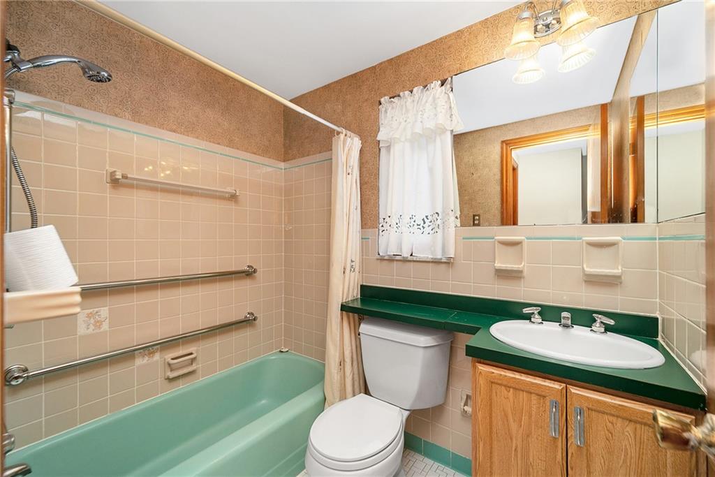 124 Rose Leaf Road Pittsburgh, PA 15220 - Photo 13 of 25 Gallery Image 13