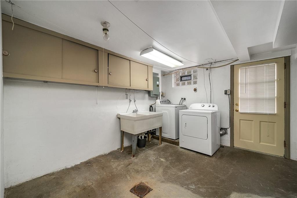 124 Rose Leaf Road Pittsburgh, PA 15220 - Photo 18 of 25 Gallery Image 18