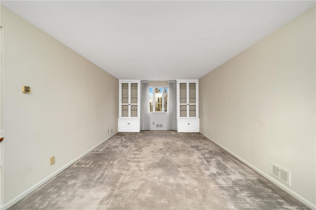 124 Rose Leaf Road Pittsburgh, PA 15220 - Photo 3 of 25 Gallery Image 3