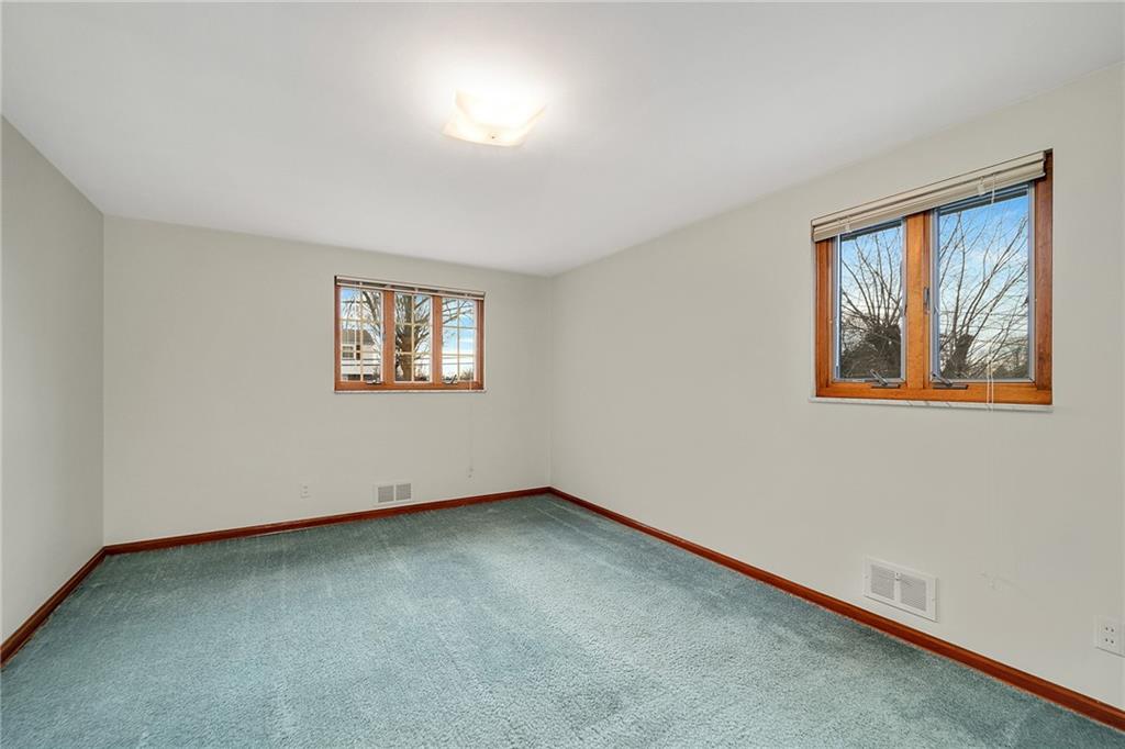 124 Rose Leaf Road Pittsburgh, PA 15220 - Photo 10 of 25 Gallery Image 10