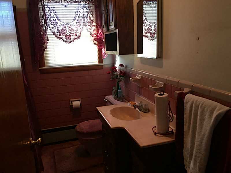8 Stage Coach Road Portsmouth, RI 02871 - Photo 13 of 15 Bathroom.