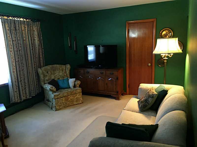 8 Stage Coach Road Portsmouth, RI 02871 - Photo 7 of 15 Living Room.