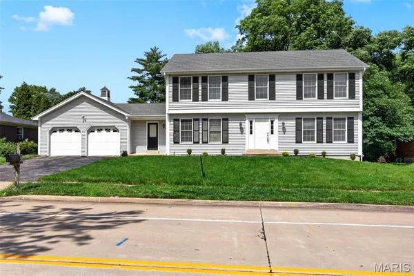 $559,900 | 310 Stablestone Drive, Chesterfield, MO 63017