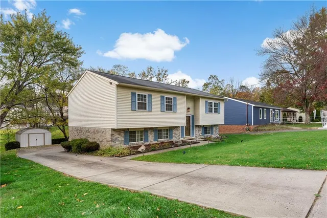 a view of a yard in front of a house