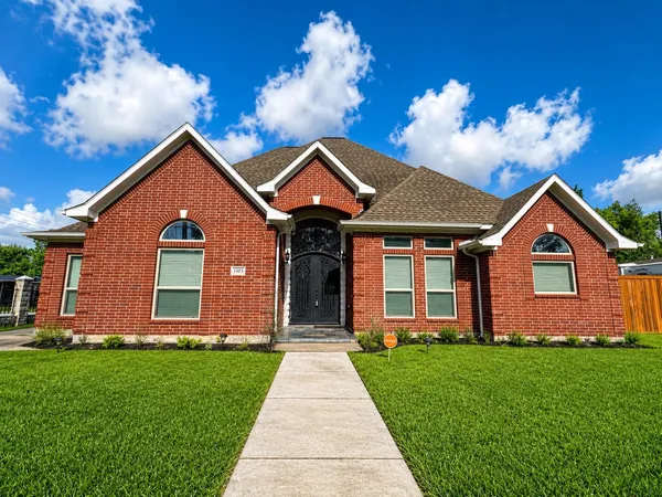$530,000 | 14103 Smith Road, Humble, TX 77396