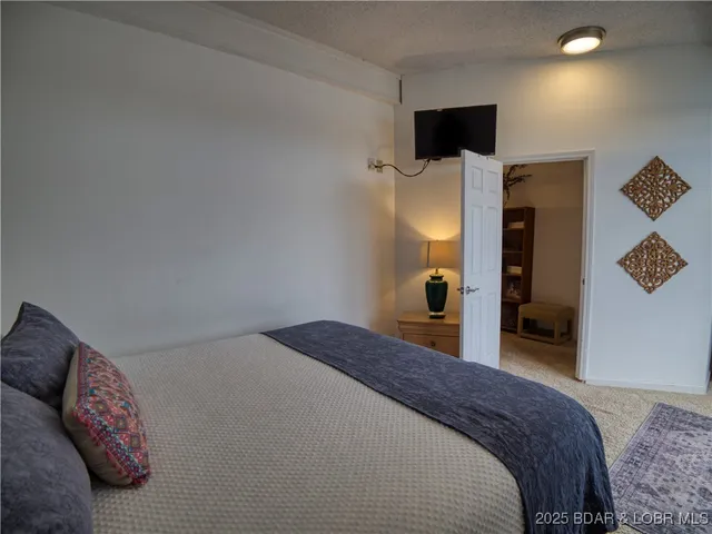 $995,000 | 87 Elbow Cay, Osage Beach, MO 65065