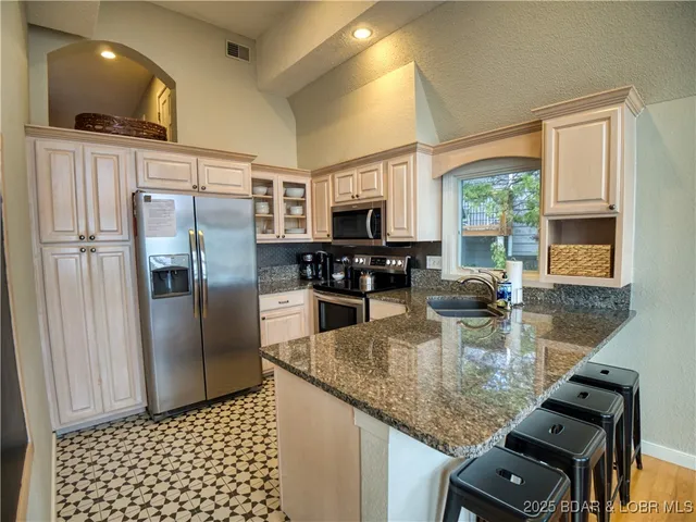 $995,000 | 87 Elbow Cay, Osage Beach, MO 65065