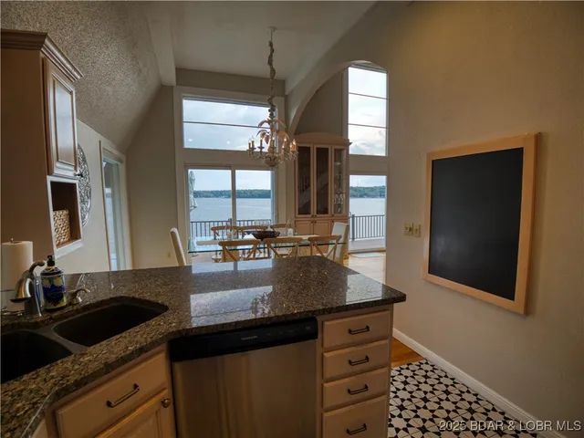 $995,000 | 87 Elbow Cay, Osage Beach, MO 65065