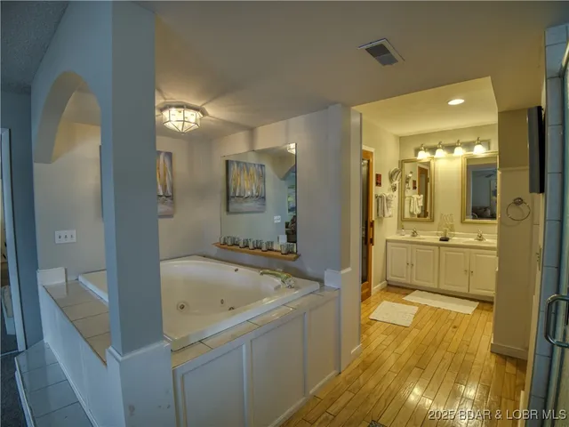 $995,000 | 87 Elbow Cay, Osage Beach, MO 65065