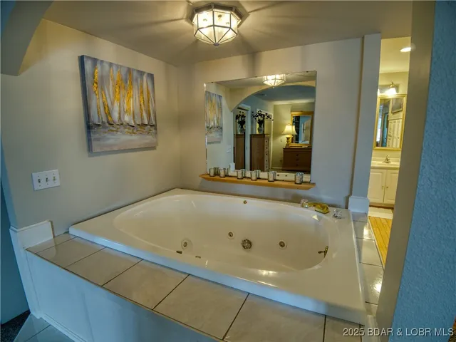 $995,000 | 87 Elbow Cay, Osage Beach, MO 65065