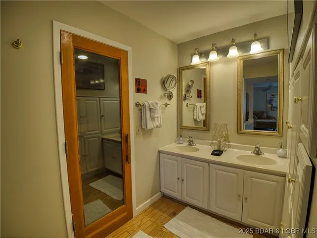 $995,000 | 87 Elbow Cay, Osage Beach, MO 65065