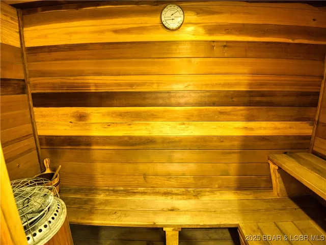 $995,000 | 87 Elbow Cay, Osage Beach, MO 65065