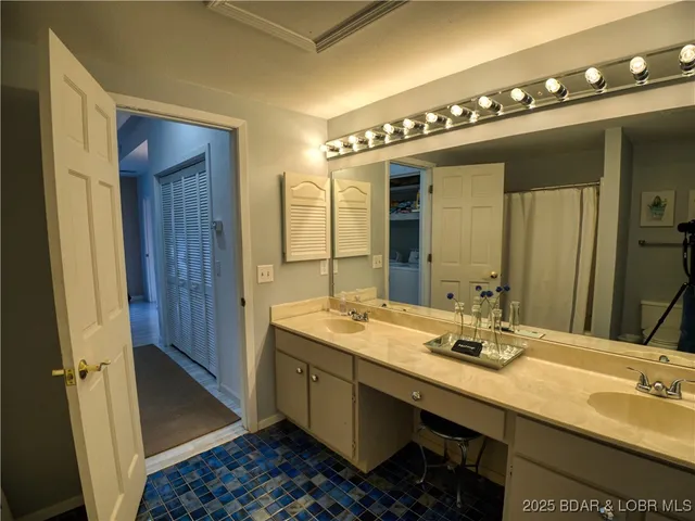 $995,000 | 87 Elbow Cay, Osage Beach, MO 65065