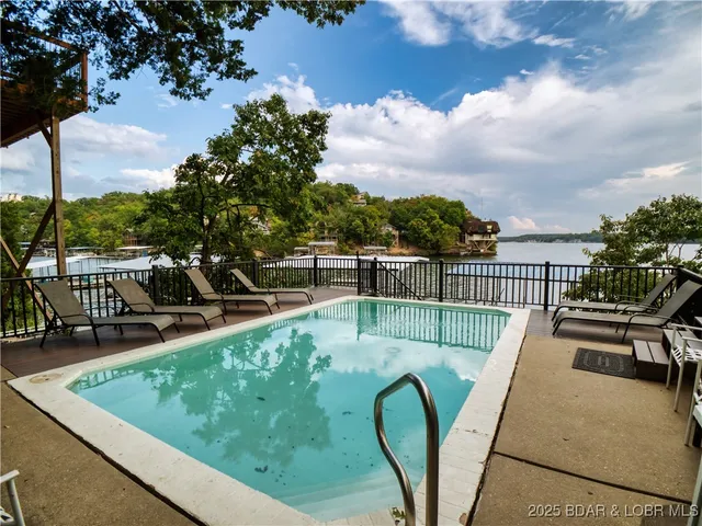 $995,000 | 87 Elbow Cay, Osage Beach, MO 65065