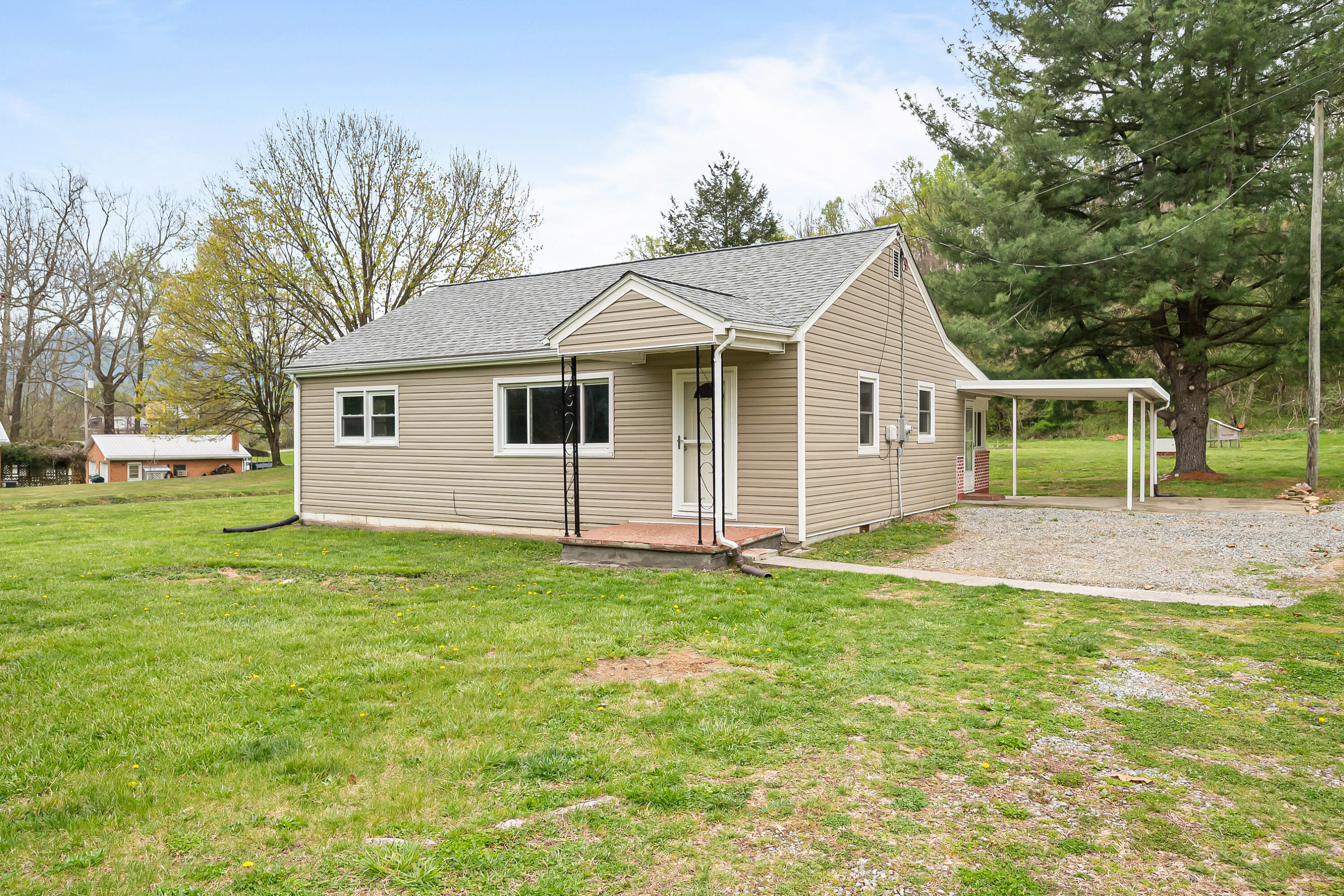 4522 Stypes Branch Road Salem, VA 24153 - Photo 3 of 47 Salem-3