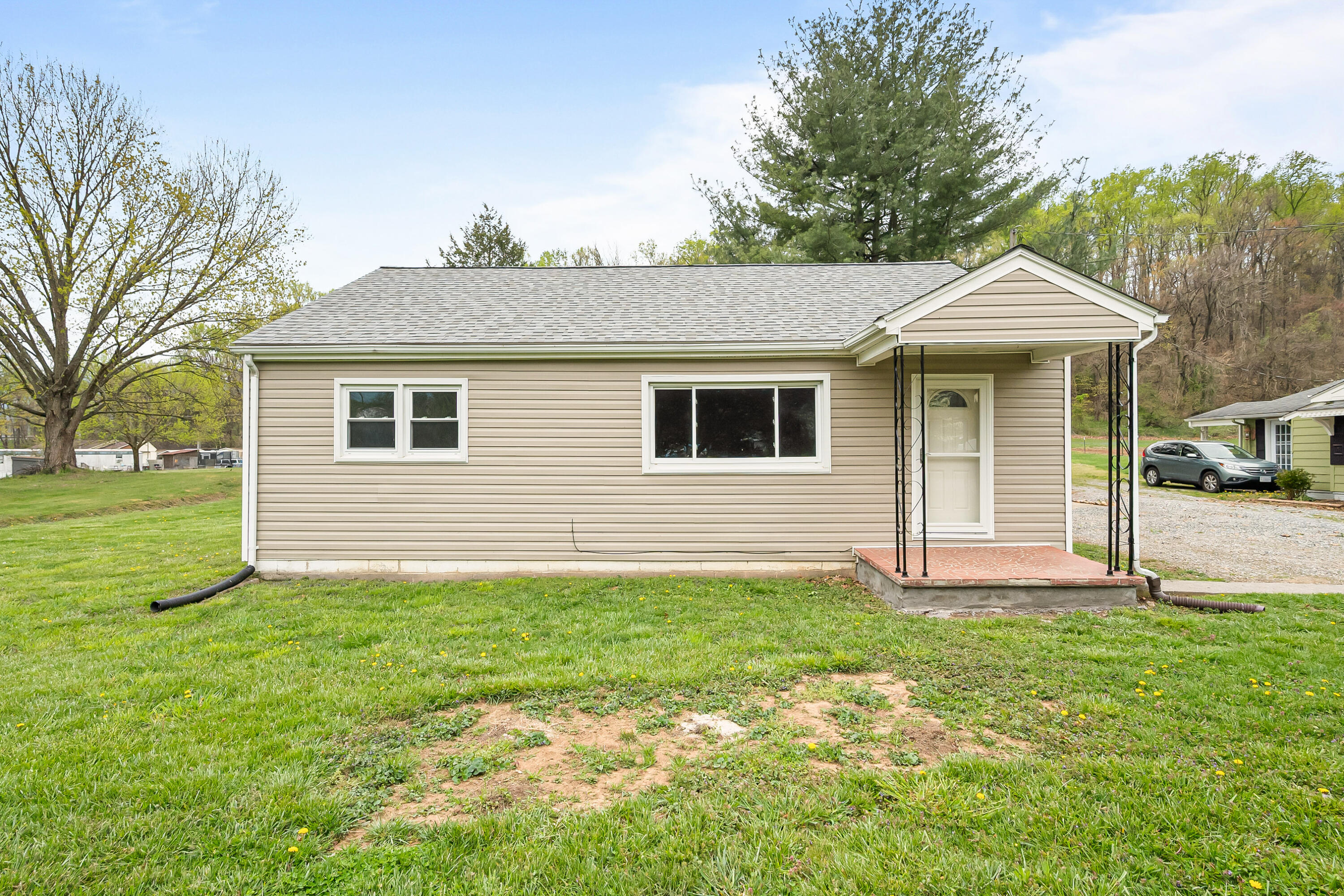 4522 Stypes Branch Road Salem, VA 24153 - Photo 4 of 47 Salem-5