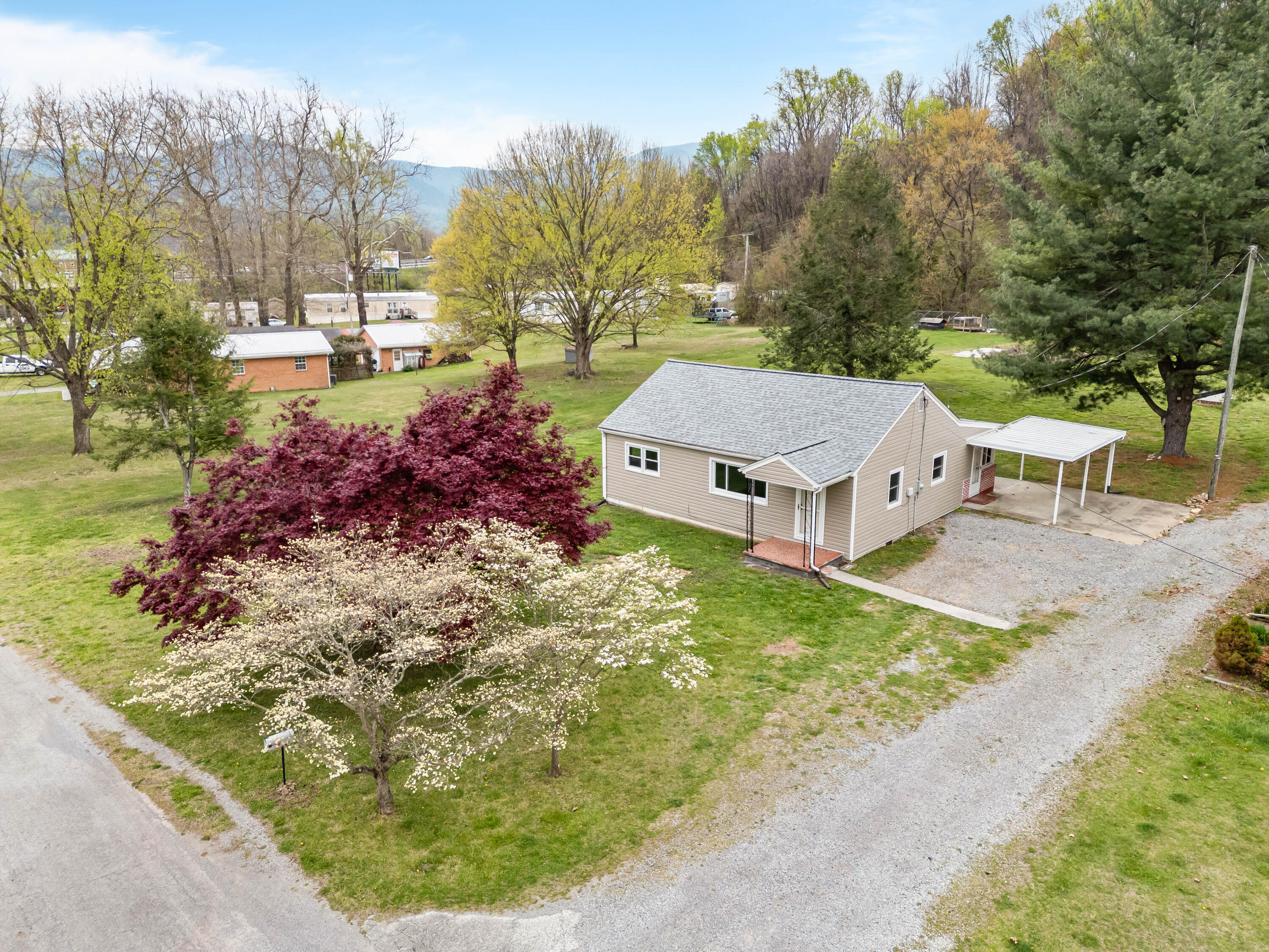 4522 Stypes Branch Road Salem, VA 24153 - Photo 6 of 47 Salem-8