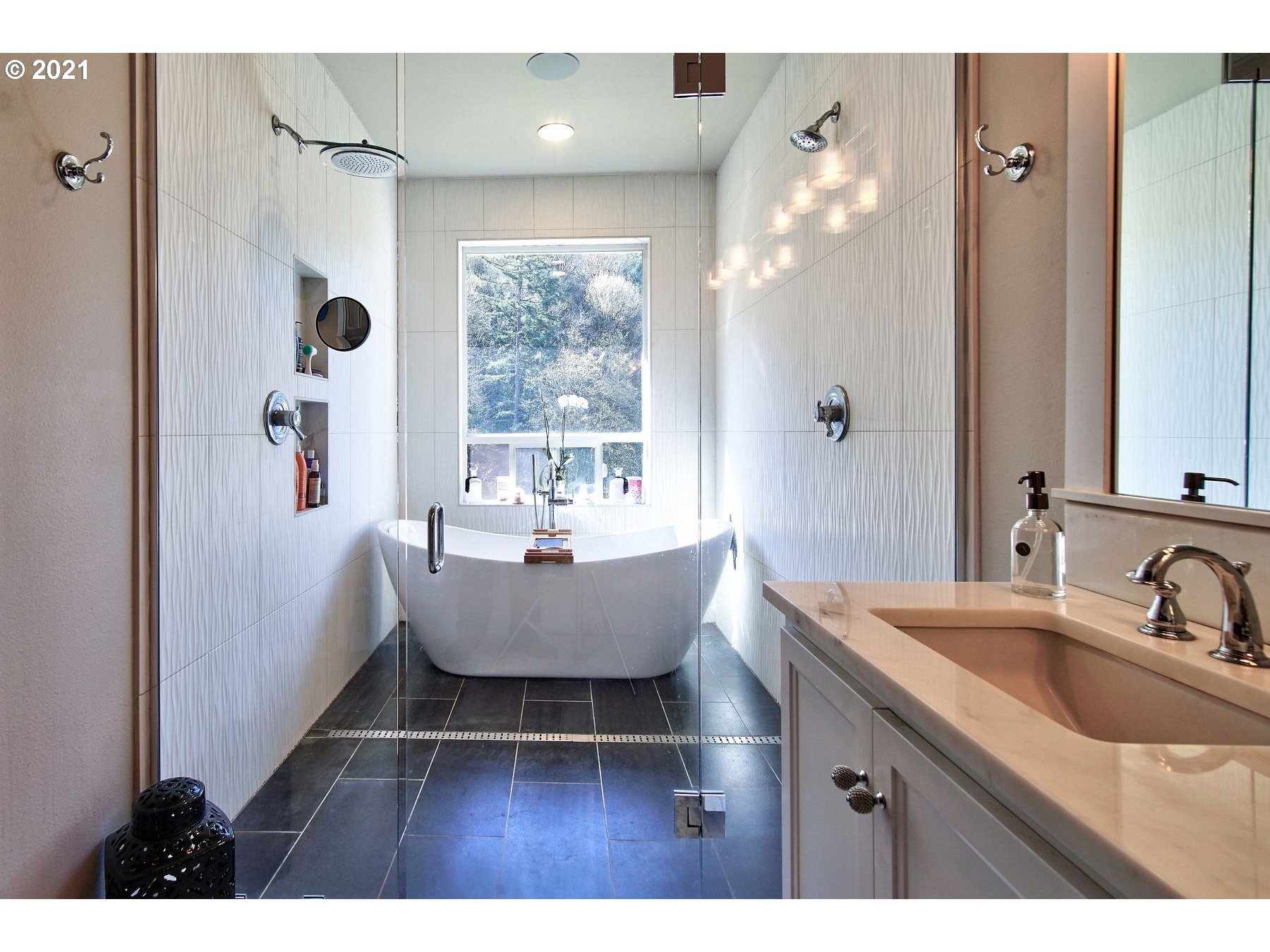 21480 Northeast Red Hills Road Dundee, OR 97115 - Photo 13 of 28 Gallery Image 13