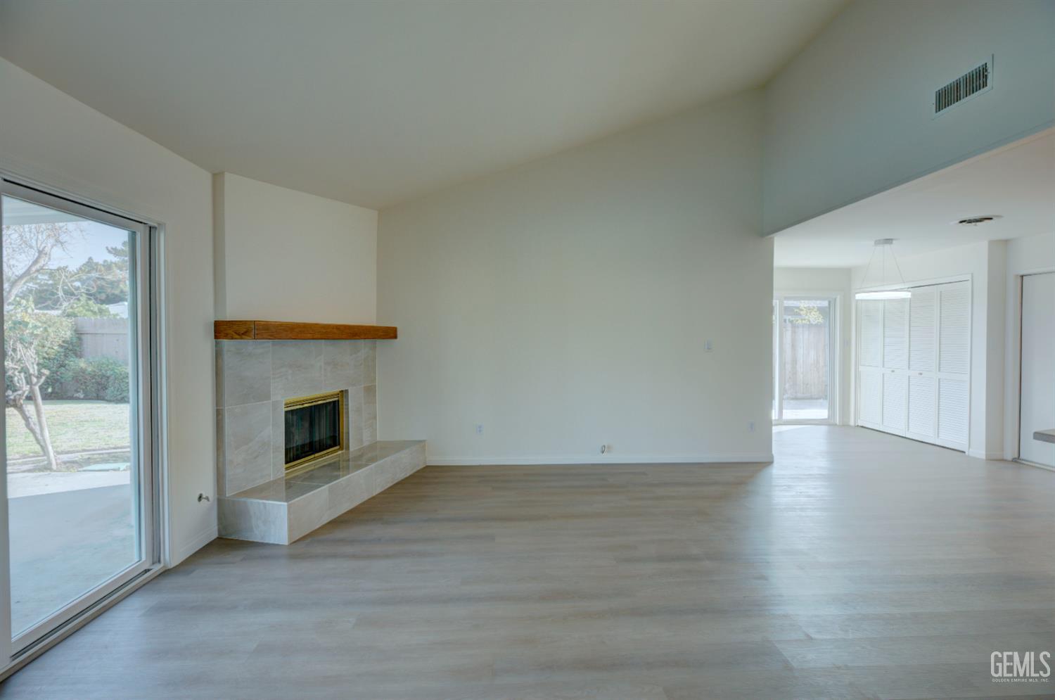 Undisclosed Address Bakersfield, CA 93309 - Photo 14 of 25 Family room - original photo