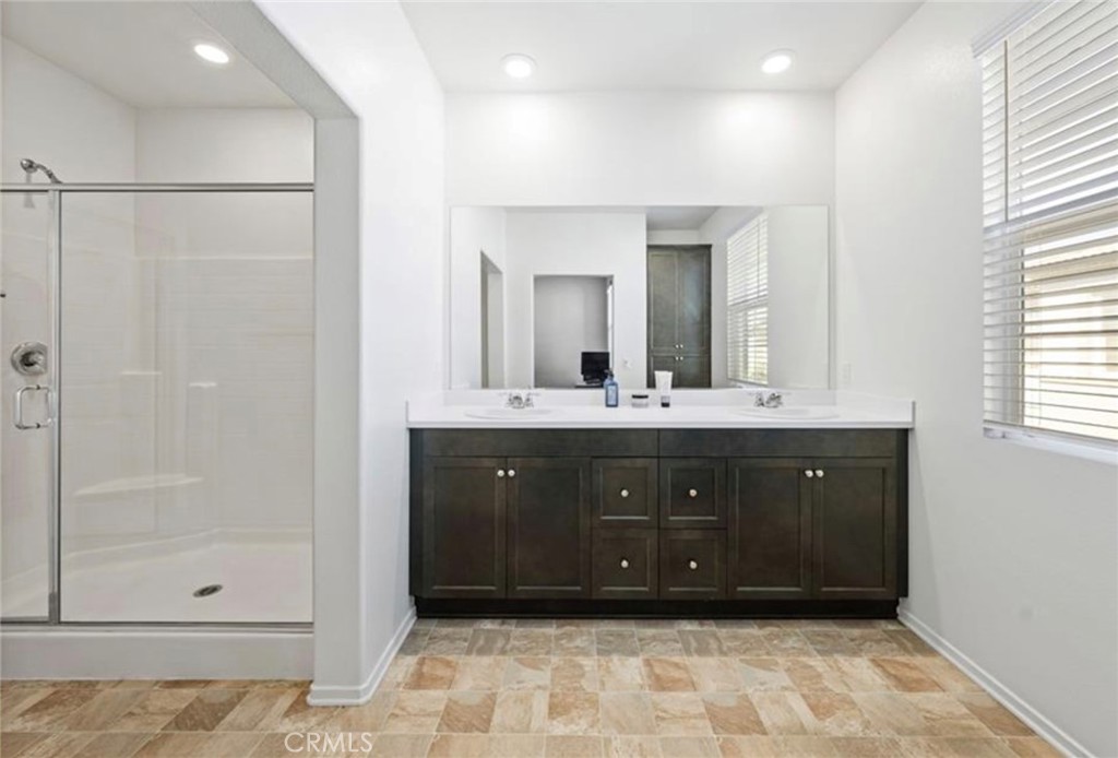 30360 Town Square Drive Menifee, CA 92584 - Photo 15 of 26 a bathroom with a vanity mirror and double