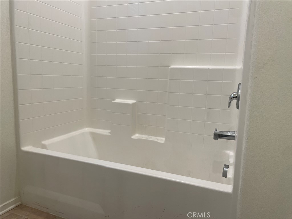 30360 Town Square Drive Menifee, CA 92584 - Photo 21 of 26 a bathroom with bathtub