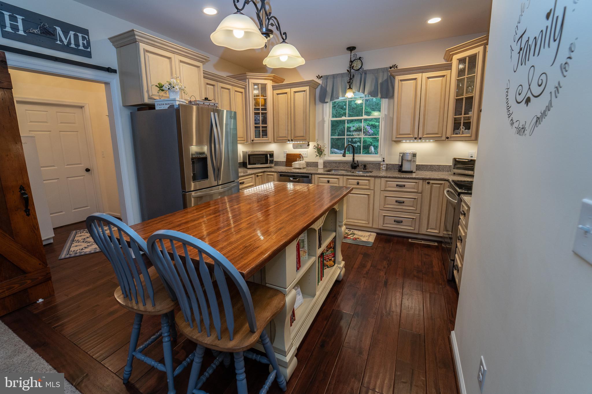 26585 Tatum Road Unionville, VA 22567 - Photo 18 of 76 Large Island gives great workspace