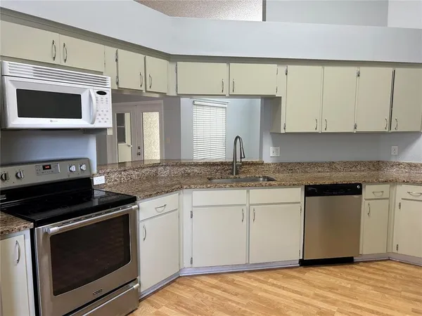 $2,600 | 8718 Imperial Court, Tampa, FL 33635