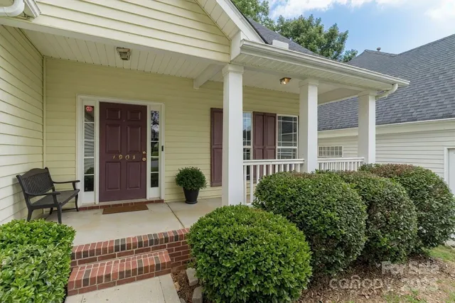 a view of house with outdoor seating space
