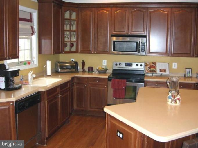 6752 West Lakeridge Road New Market, MD 21774 - Photo 5 of 25 Kitchen