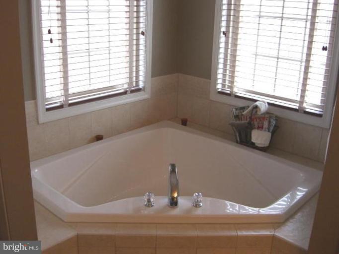 6752 West Lakeridge Road New Market, MD 21774 - Photo 8 of 25 Master Bath
