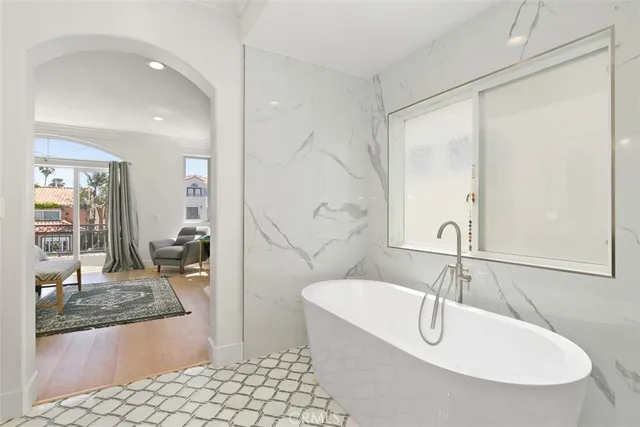 $10,000 | 113 18th Street, Huntington Beach, CA 92648