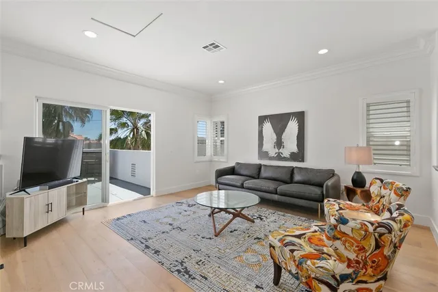 $10,000 | 113 18th Street, Huntington Beach, CA 92648