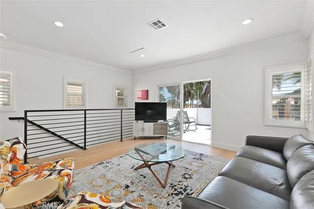 $10,000 | 113 18th Street, Huntington Beach, CA 92648