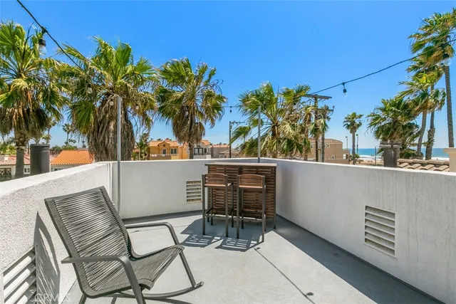 $10,000 | 113 18th Street, Huntington Beach, CA 92648