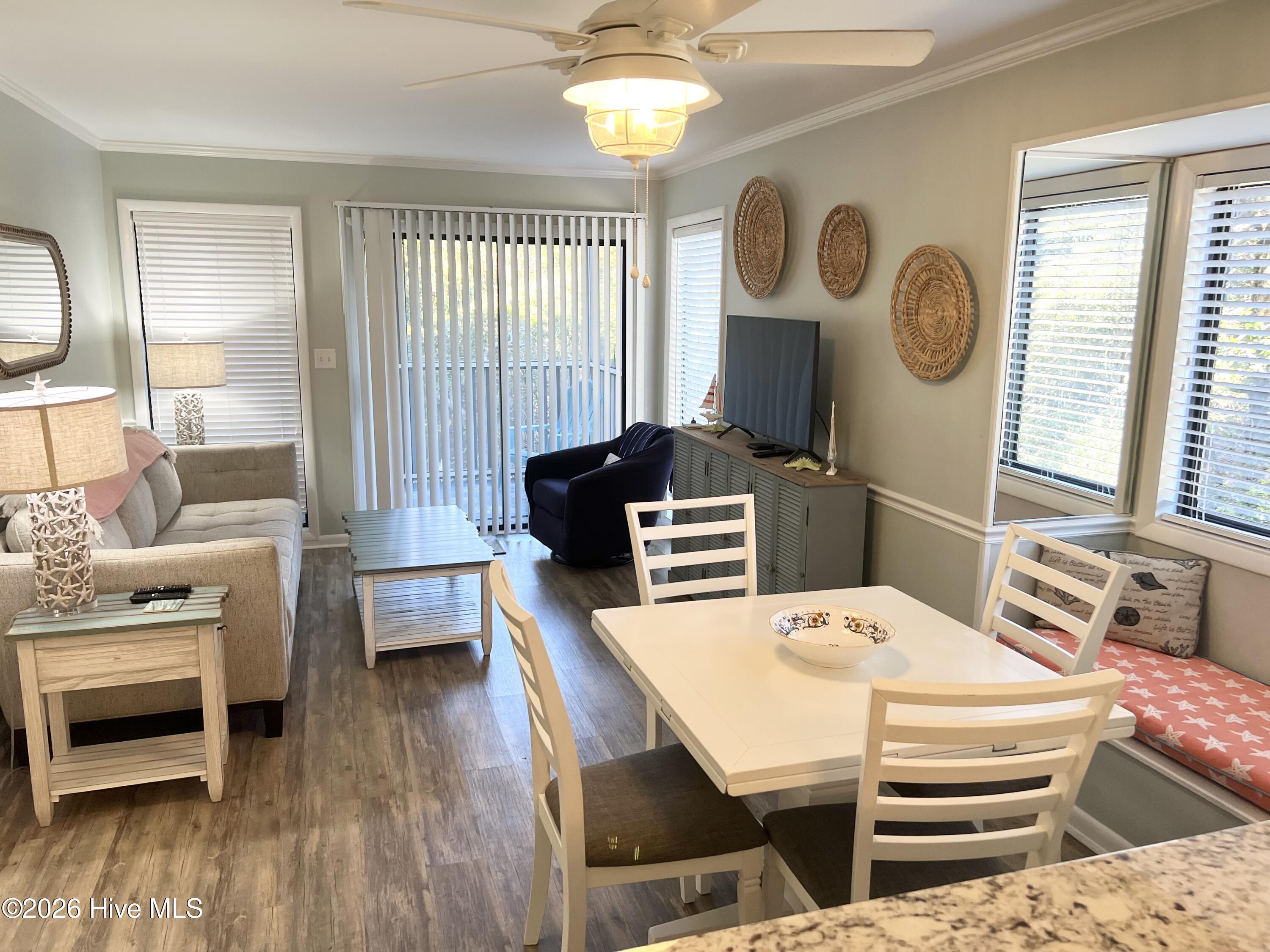 2304 West Fort Macon Road, Unit H115 Atlantic Beach, NC 28512 - Photo 5 of 22 Dining Living