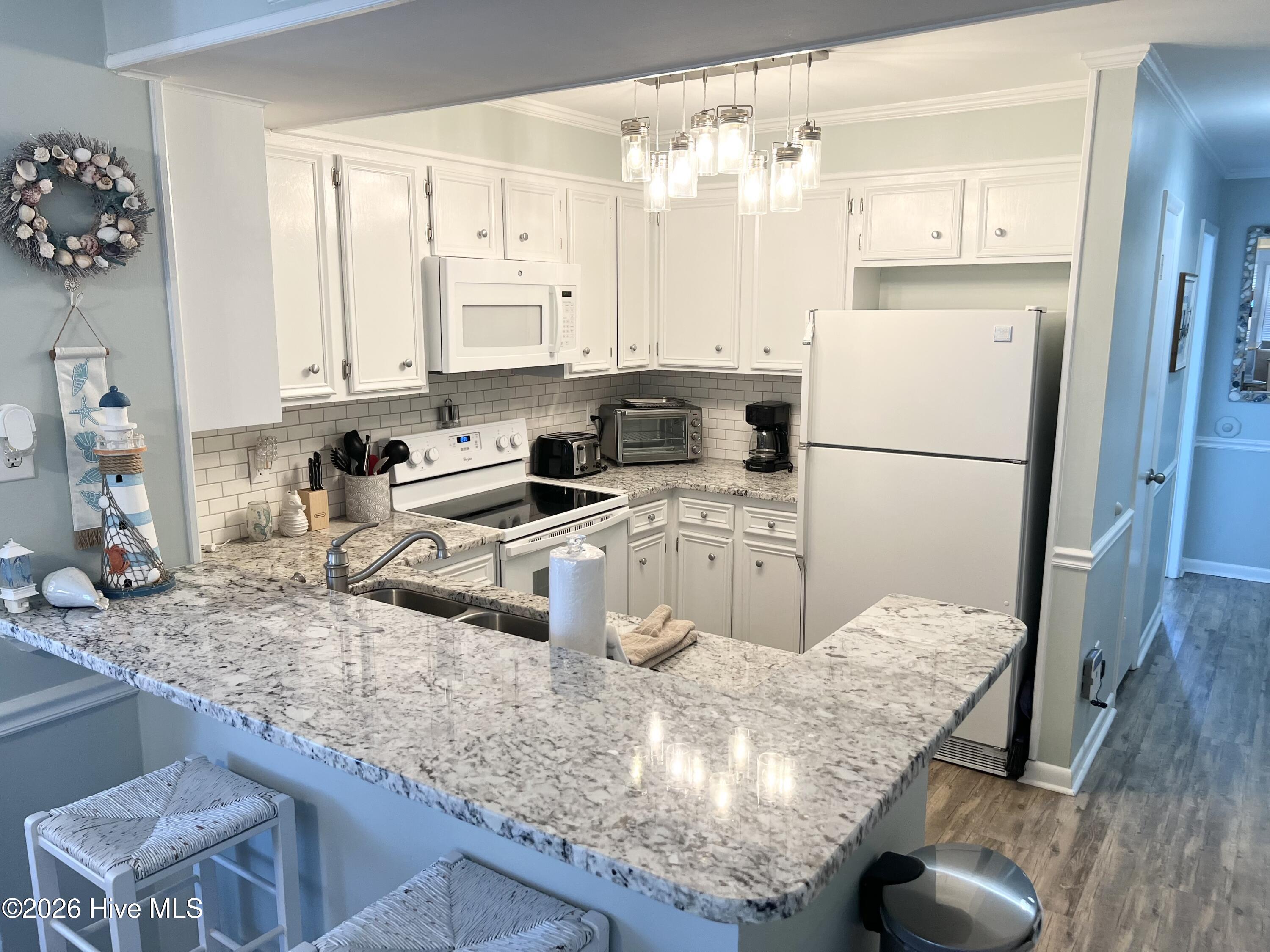 2304 West Fort Macon Road, Unit H115 Atlantic Beach, NC 28512 - Photo 10 of 22 Kitchen