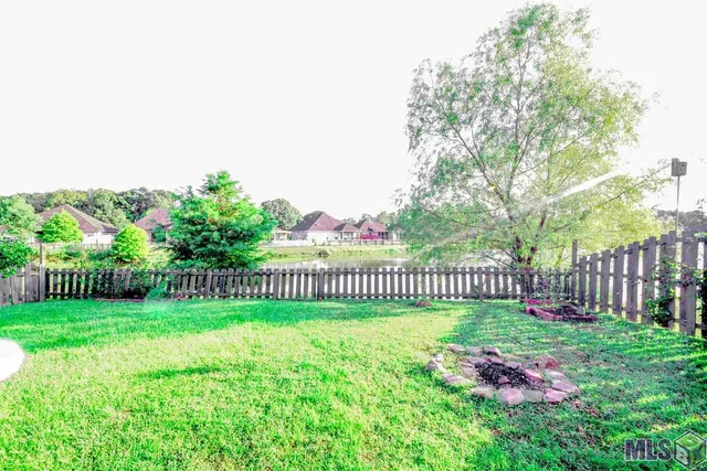 $1,695 | 11592 Mary Lee Drive, Denham Springs, LA 70726